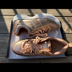 BRAND NEW WOMEN’S GUESS SNEAKERS